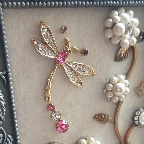 Whimsical Floral Jewelry Art Hand Crafted Vintage Pearls Gold Pink Dragonfly NEW - Picture 3 of 13